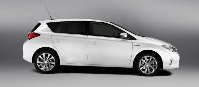 Toyota Auris Hybrid (2013) - picture 7 of 12