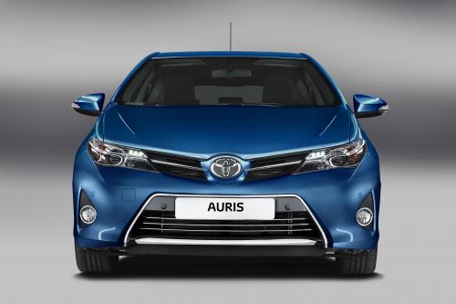 Toyota Auris Hybrid (2013) - picture 1 of 12