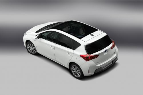 Toyota Auris Hybrid (2013) - picture 9 of 12