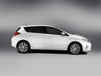 Toyota Auris Hybrid (2013) - picture 7 of 12