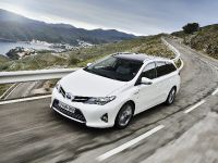 Toyota Auris Touring Sports (2013) - picture 1 of 3