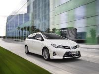 Toyota Auris Touring Sports (2013) - picture 2 of 3