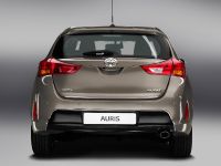 Toyota Auris (2013) - picture 8 of 15