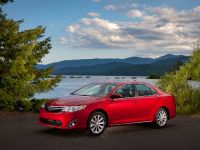 Toyota Camry XLE (2013) - picture 1 of 3