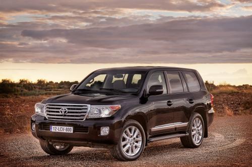 Toyota Land Cruiser (2013) - picture 1 of 3