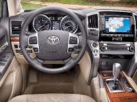 Toyota Land Cruiser (2013) - picture 3 of 3