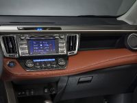 Toyota RAV4 (2013) - picture 26 of 30