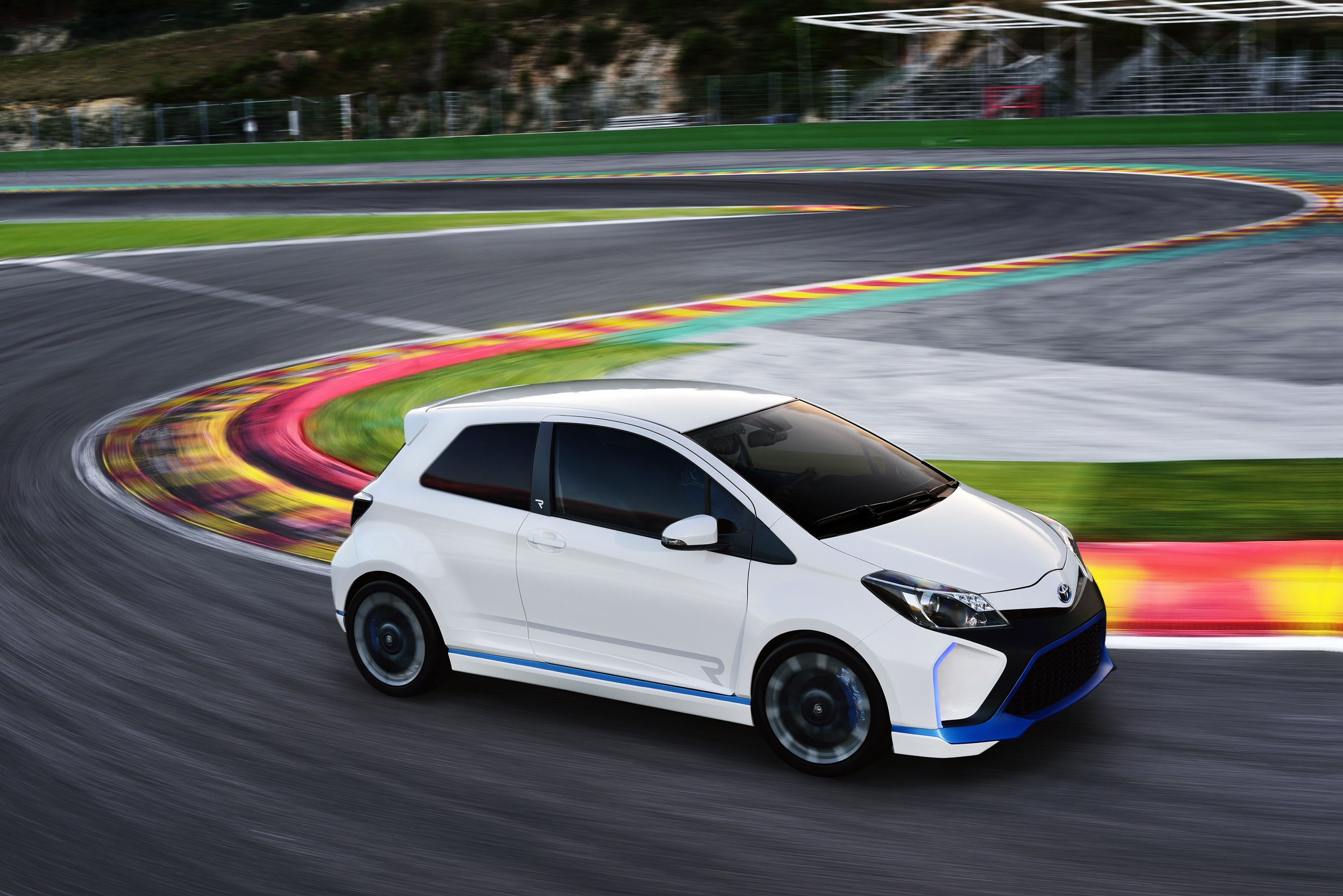 Toyota Yaris Hybrid-R Concept