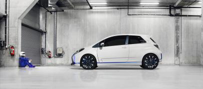 Toyota Yaris Hybrid-R Concept (2013) - picture 7 of 8