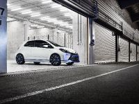 Toyota Yaris Hybrid-R Concept (2013) - picture 4 of 8