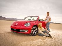 Volkswagen Beetle Cabriolet (2013) - picture 1 of 4