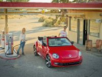 Volkswagen Beetle Cabriolet (2013) - picture 3 of 4