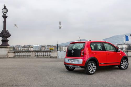 Volkswagen Cross Up (2013) - picture 8 of 26