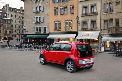 Volkswagen Cross Up (2013) - picture 9 of 26
