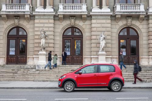 Volkswagen Cross Up (2013) - picture 16 of 26