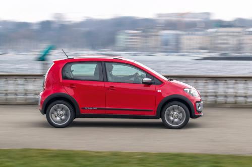 Volkswagen Cross Up (2013) - picture 17 of 26