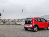 Volkswagen Cross Up (2013) - picture 8 of 26