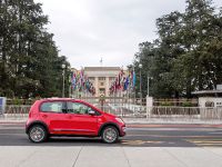 Volkswagen Cross Up (2013) - picture 18 of 26
