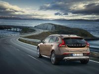 Volvo V40 Cross Country (2013) - picture 6 of 6