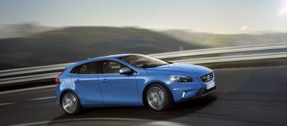 Volvo V40 R-Design (2013) - picture 4 of 15