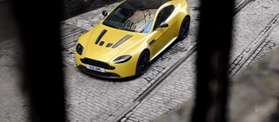 Aston Martin V12 Vantage S (2014) - picture 12 of 28