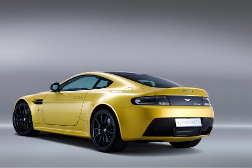 Aston Martin V12 Vantage S (2014) - picture 8 of 28