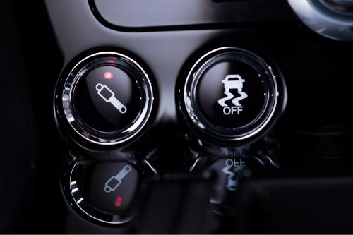 Aston Martin V12 Vantage S (2014) - picture 17 of 28