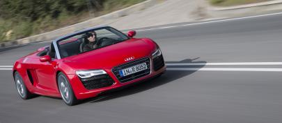 Audi R8 Spyder V10 (2014) - picture 4 of 23