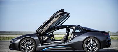 BMW i8 (2014) - picture 12 of 33