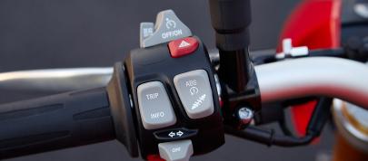 BMW S 1000 R (2014) - picture 15 of 25