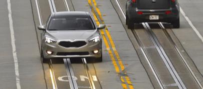Kia Cadenza (2014) - picture 12 of 28
