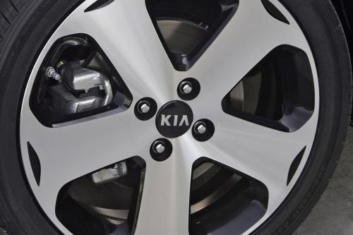Kia Rio (2014) - picture 9 of 31