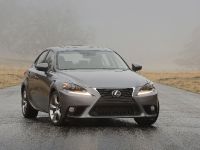 Lexus IS Sport Sedan (2014) - picture 2 of 3