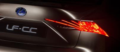 Lexus LF-CC (2014) - picture 15 of 16