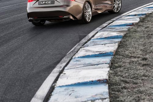 Lexus LF-CC (2014) - picture 9 of 16