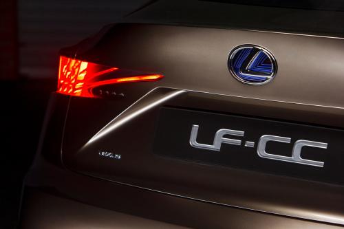 Lexus LF-CC (2014) - picture 16 of 16
