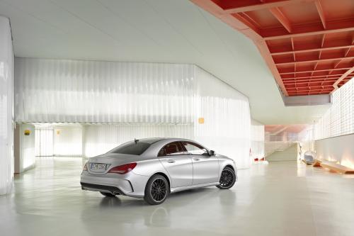 Mercedes-Benz CLA 250 US (2014) - picture 16 of 31