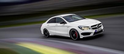 Mercedes-Benz CLA 45 AMG (2014) - picture 4 of 27