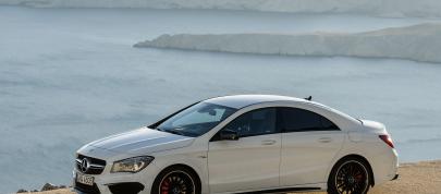Mercedes-Benz CLA 45 AMG (2014) - picture 12 of 27