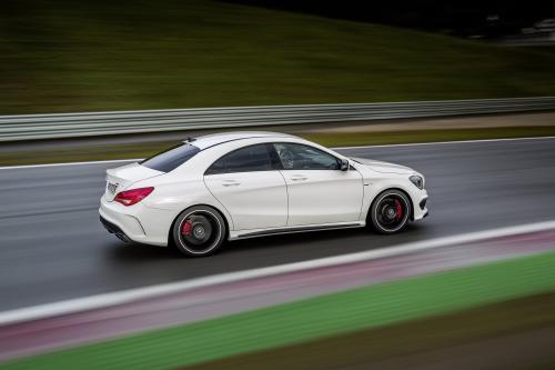 Mercedes-Benz CLA 45 AMG (2014) - picture 8 of 27