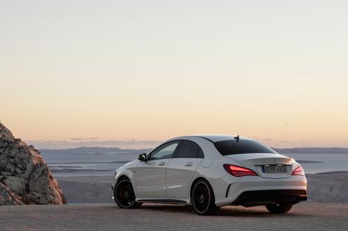 Mercedes-Benz CLA 45 AMG (2014) - picture 16 of 27