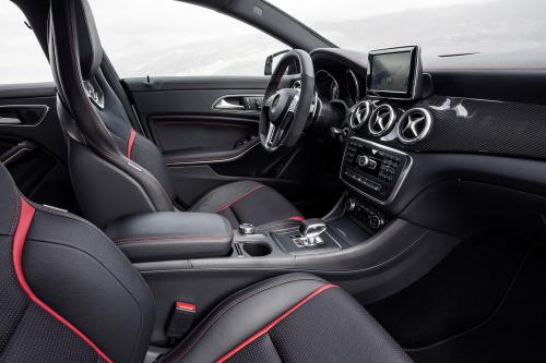 Mercedes-Benz CLA 45 AMG (2014) - picture 25 of 27