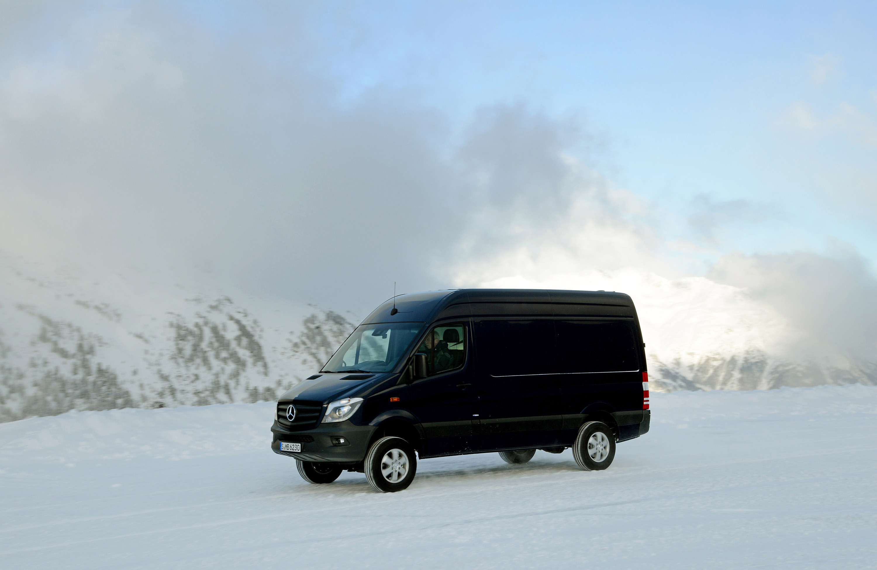 Мерседес спринтер 4. Mercedes-Benz Sprinter 4x4. Mercedes Sprinter 4 4. Mercedes-Benz Sprinter 319. Mercedes Sprinter 4x4.