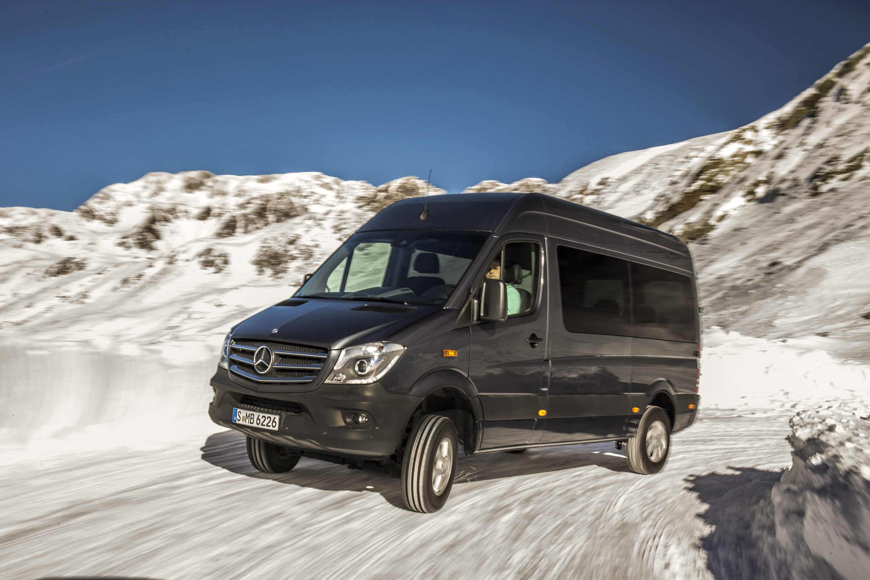 Е спринтер. Mercedes-Benz Sprinter. Мерседес Спринтер 2021 4х4. Мерседес Бенц Спринтер. Мерседес Бенц Спринтер 4.