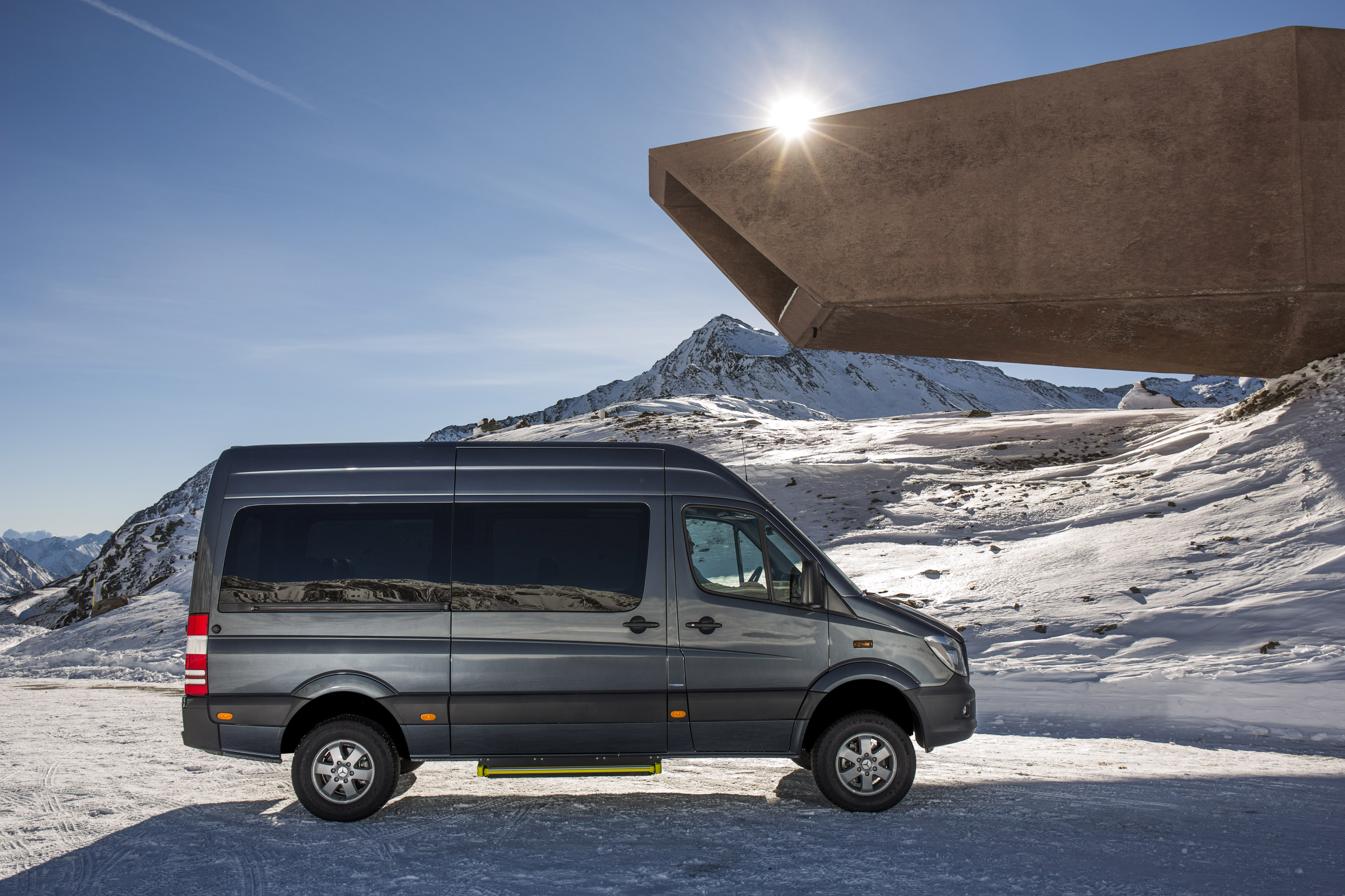 Какой спринтер лучше. Mercedes-Benz Sprinter. Мерседес Бенц Спринтер. Mercedes Sprinter 4x4. Мерседес Бенц Спринтер 4.