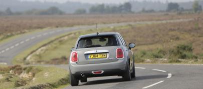 MINI Cooper D 5-Door Hatchback (2014) - picture 7 of 27