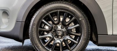 MINI Cooper D 5-Door Hatchback (2014) - picture 15 of 27