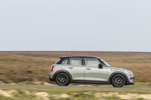 MINI Cooper D 5-Door Hatchback (2014) - picture 8 of 27