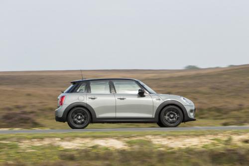 MINI Cooper D 5-Door Hatchback (2014) - picture 9 of 27