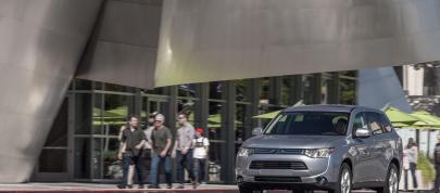 Mitsubishi Outlander (2014) - picture 7 of 22